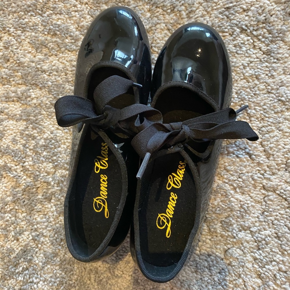 Dance class tap shoes size 2 1/2